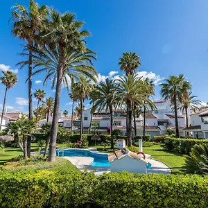 https://marbella-villa-monteros.1costadelsol.com
